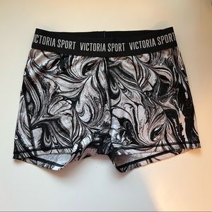 Victoria’’s Secret The Player Sport Hot Short Medium-Black/White Marble
